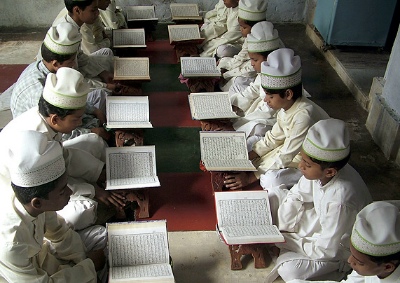 Boys reading the Koran in Mathura, India © K.K. Arora/Reuters