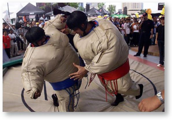 Sumo wrestler costumes in use © Stanley Chou/Getty Images