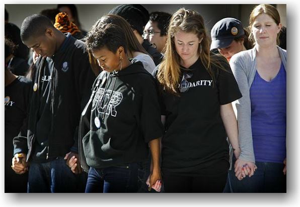 Students protesting peacefully at UCSD © Don Bartletti/Los Angeles Times